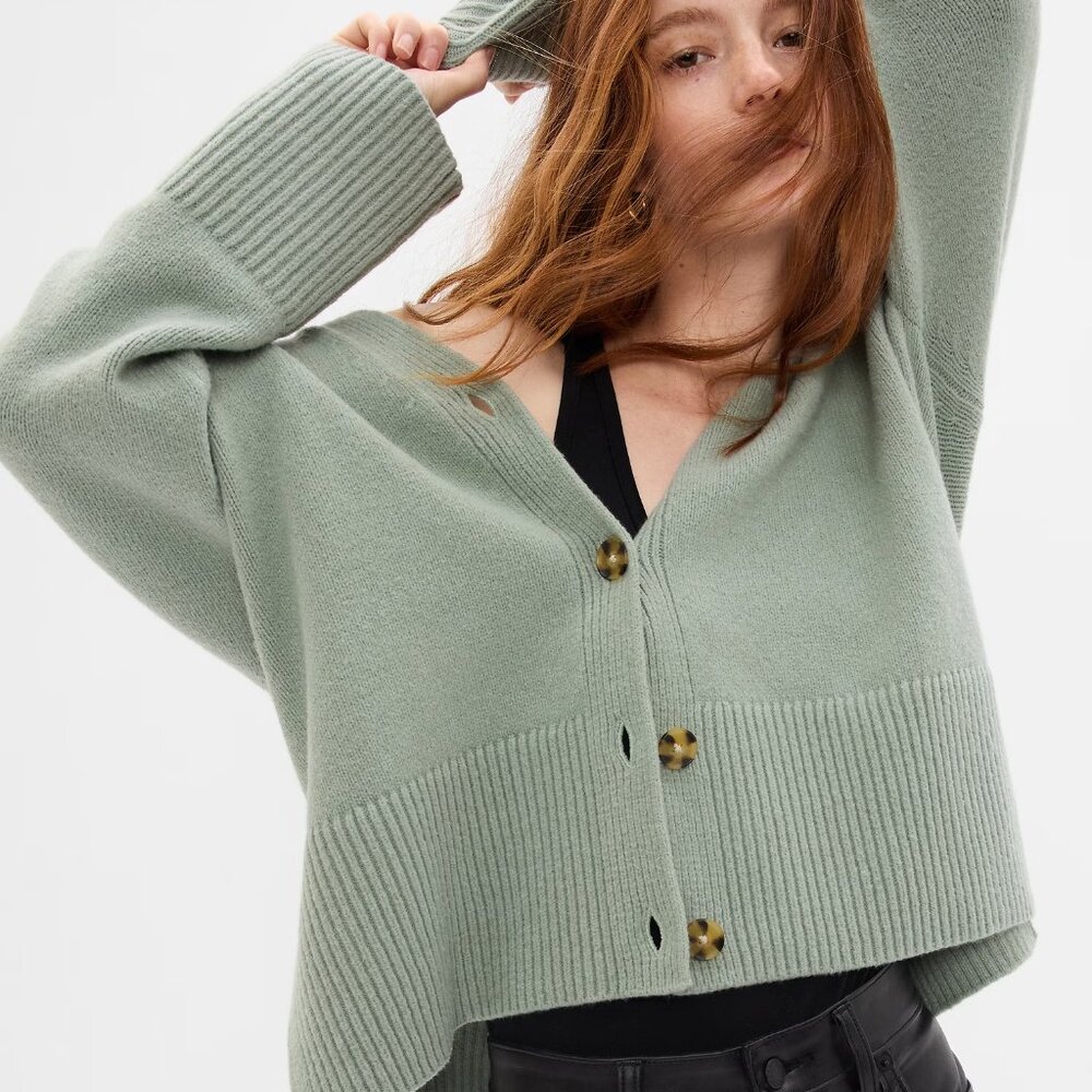GAP 24/7 Split-Hem Cardigan Sage Green